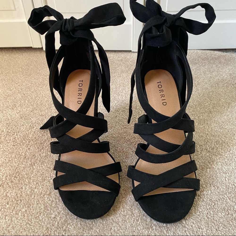 Black strappy heel with wrap around ankle tie size 7W